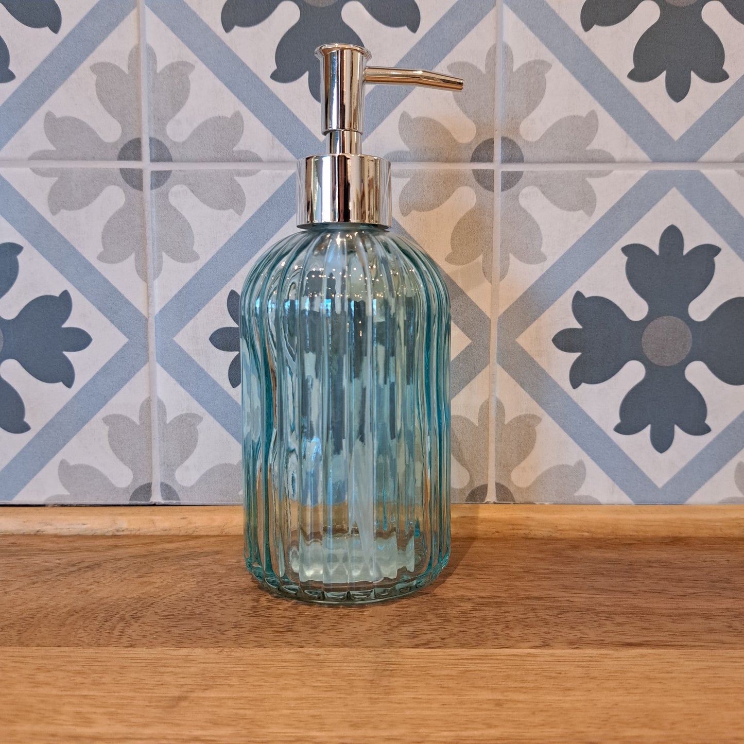 Pastel glass pump dispenser
