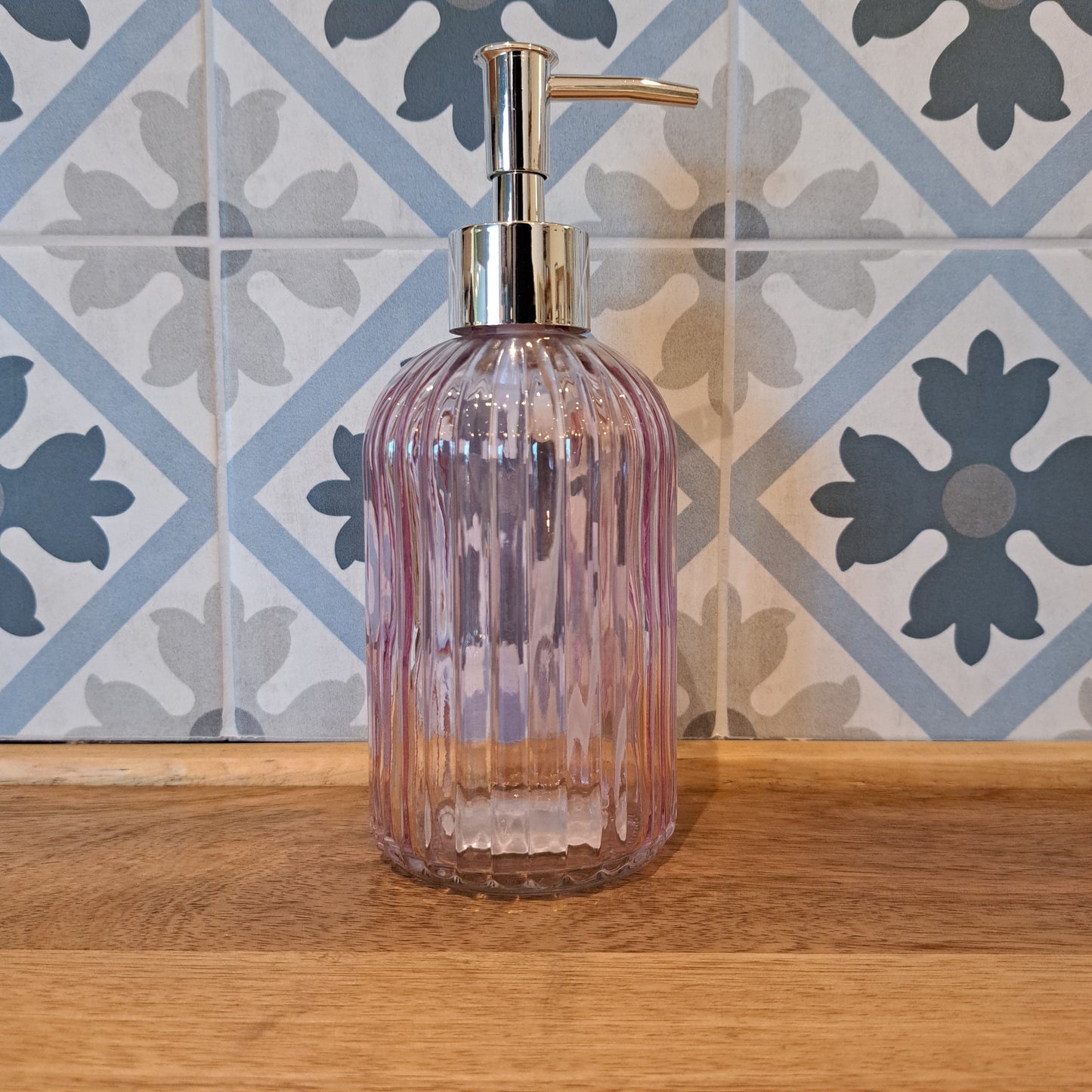 Pastel glass pump dispenser