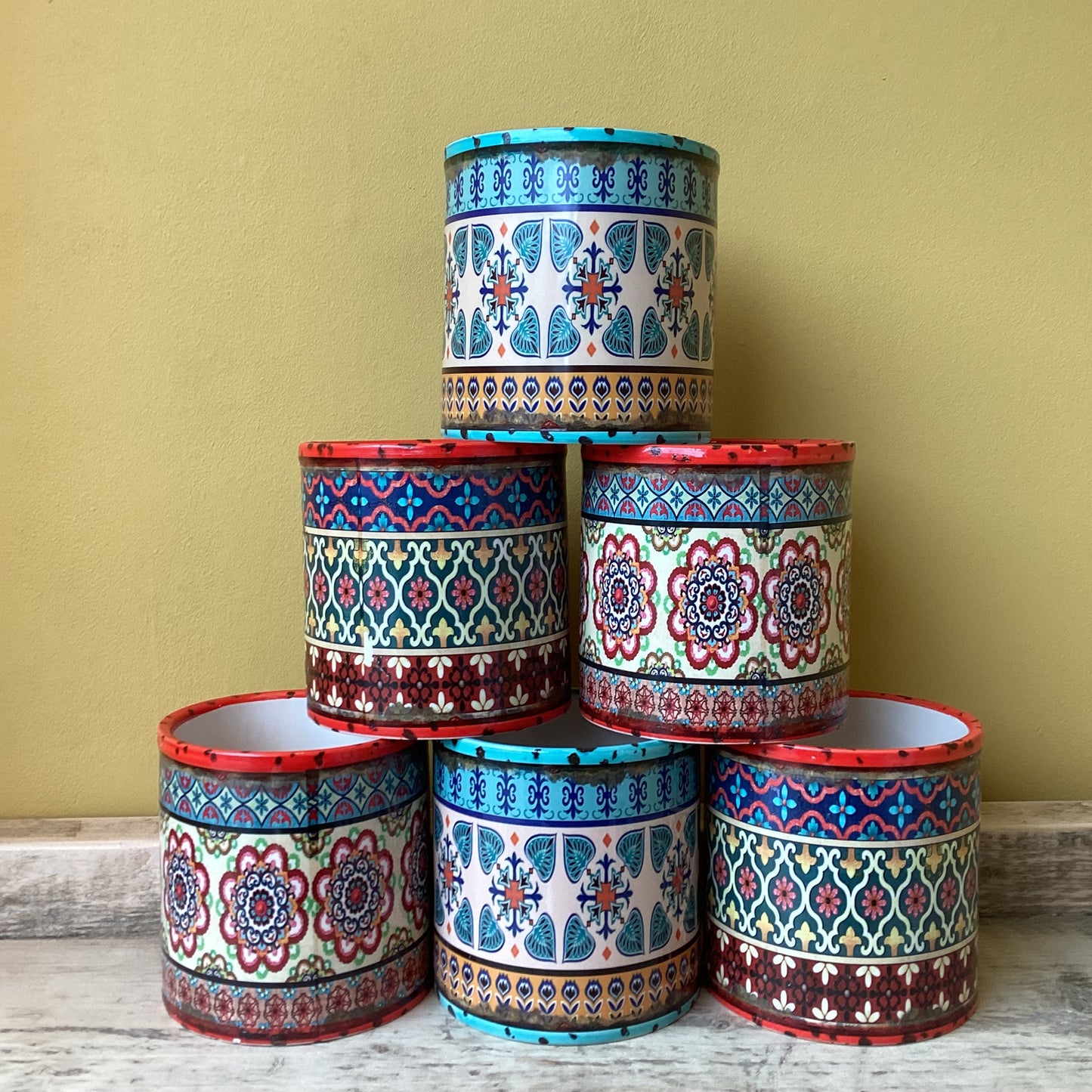 Colourful 10cm pot