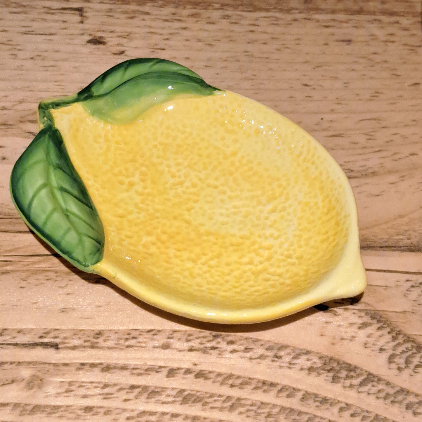 Small lemon dish