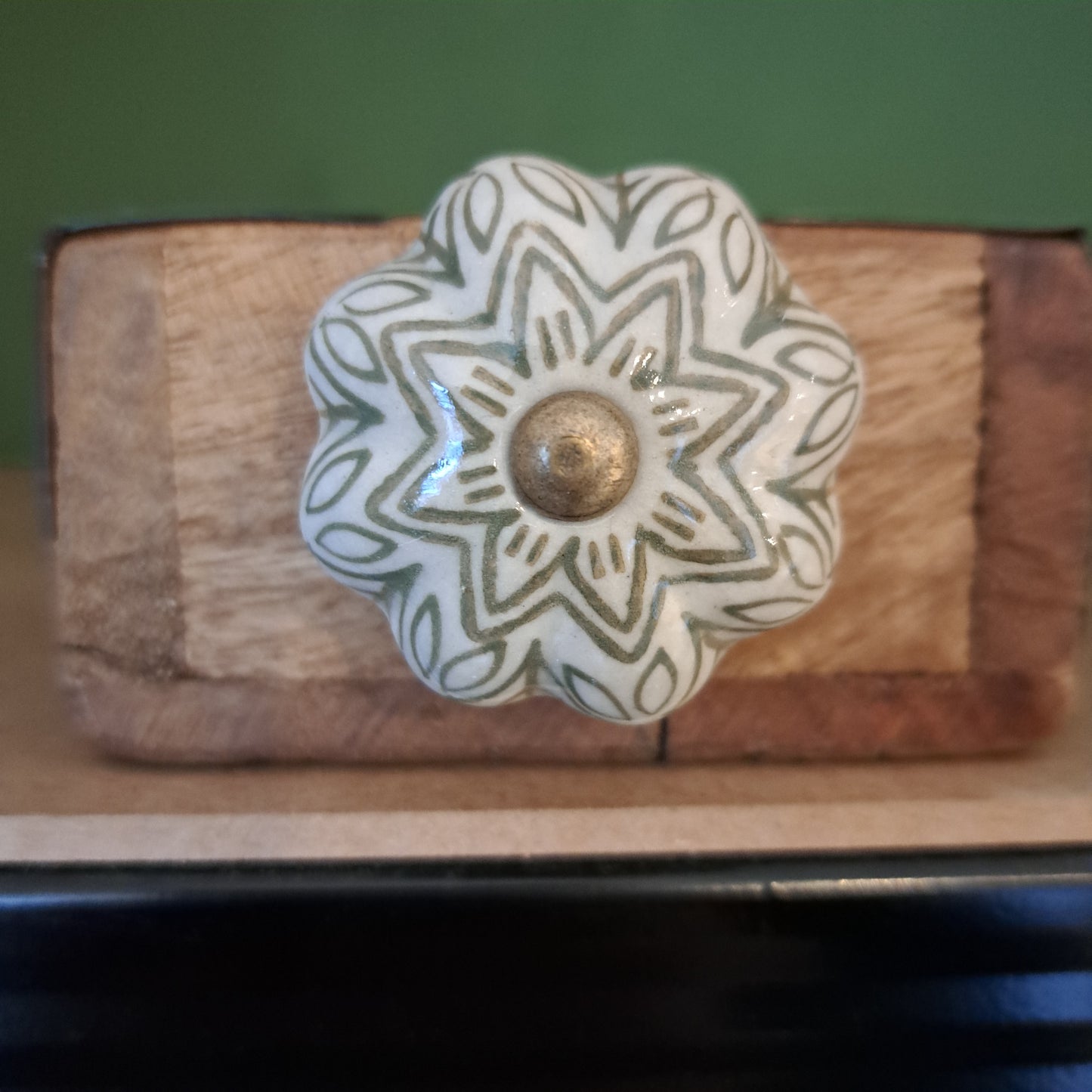 Ceramic green patterned knob handle