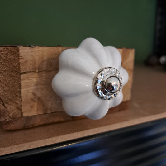 White ceramic knob handle