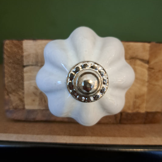 White ceramic knob handle