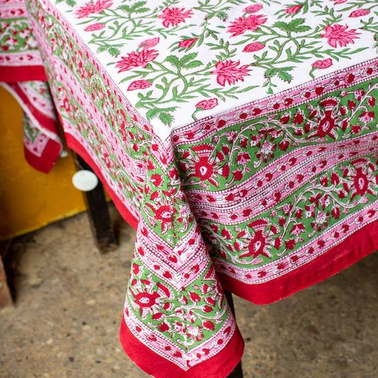 150 x 220cm pink and red tablecloth