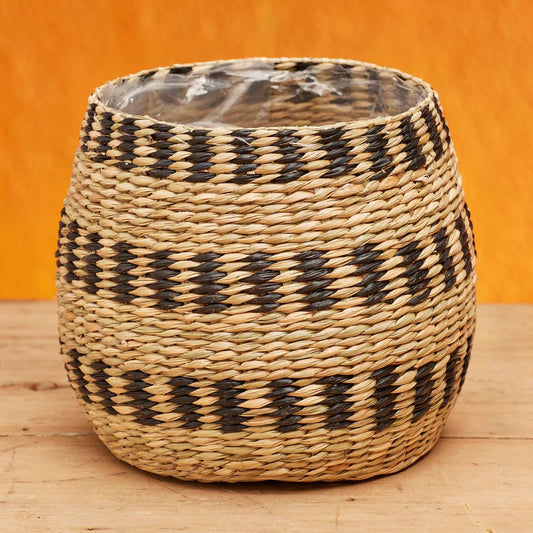 Black & natural seagrass planter
